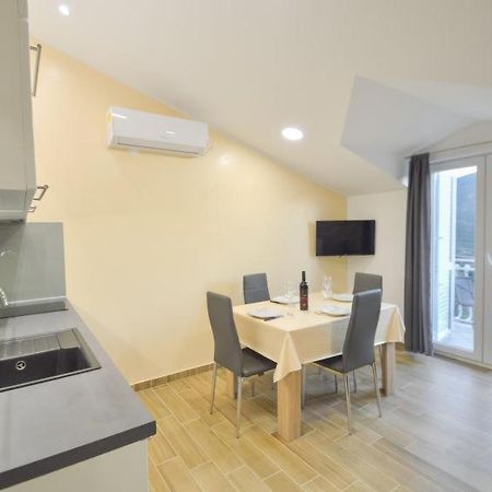 Apartment Ivana I Martina Grebastica Bagian luar foto