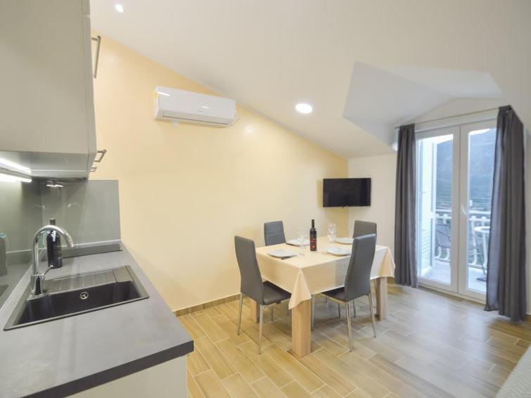 Apartment Ivana I Martina Grebastica Bagian luar foto