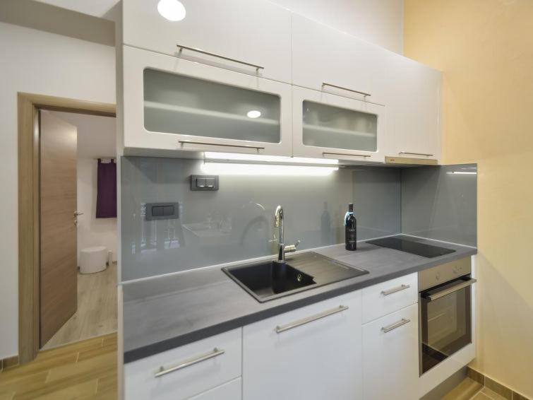 Apartment Ivana I Martina Grebastica Bagian luar foto